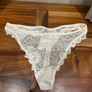 Victoria Secret Cream Lacey Thong Medium vintage